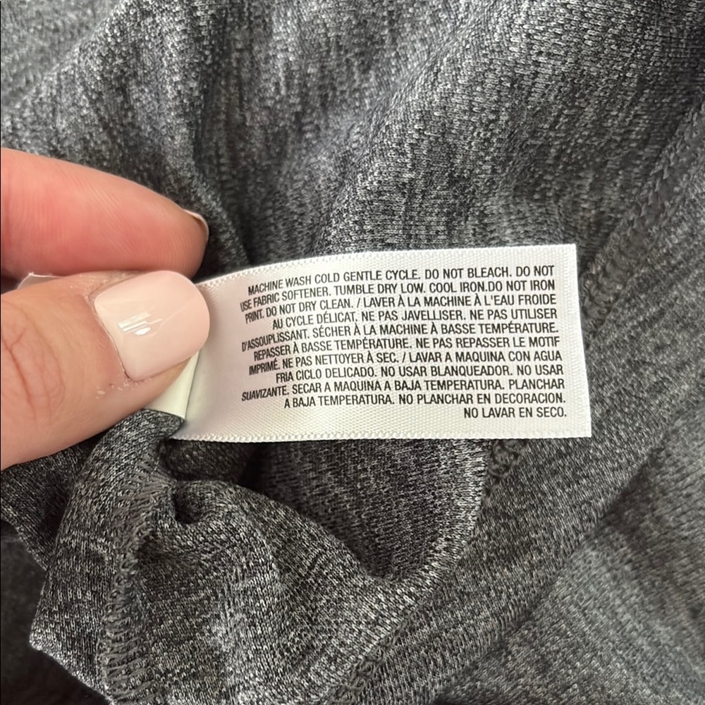 Old Navy Activewear Tank - Picture 5 of 6